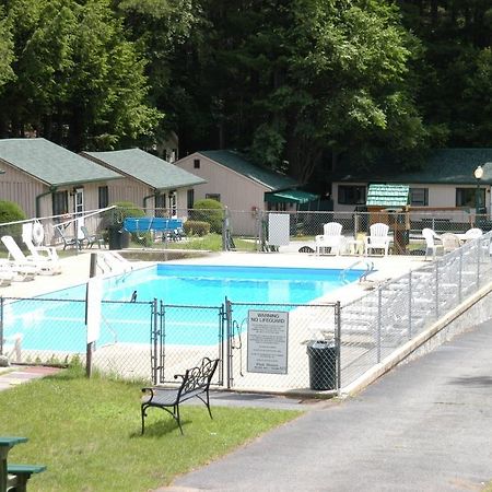 Lincoln Log Colony Hotel Lake George Room photo