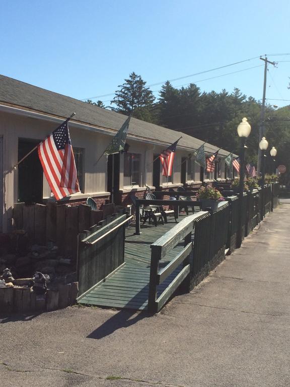 Lincoln Log Colony Hotel Lake George Room photo