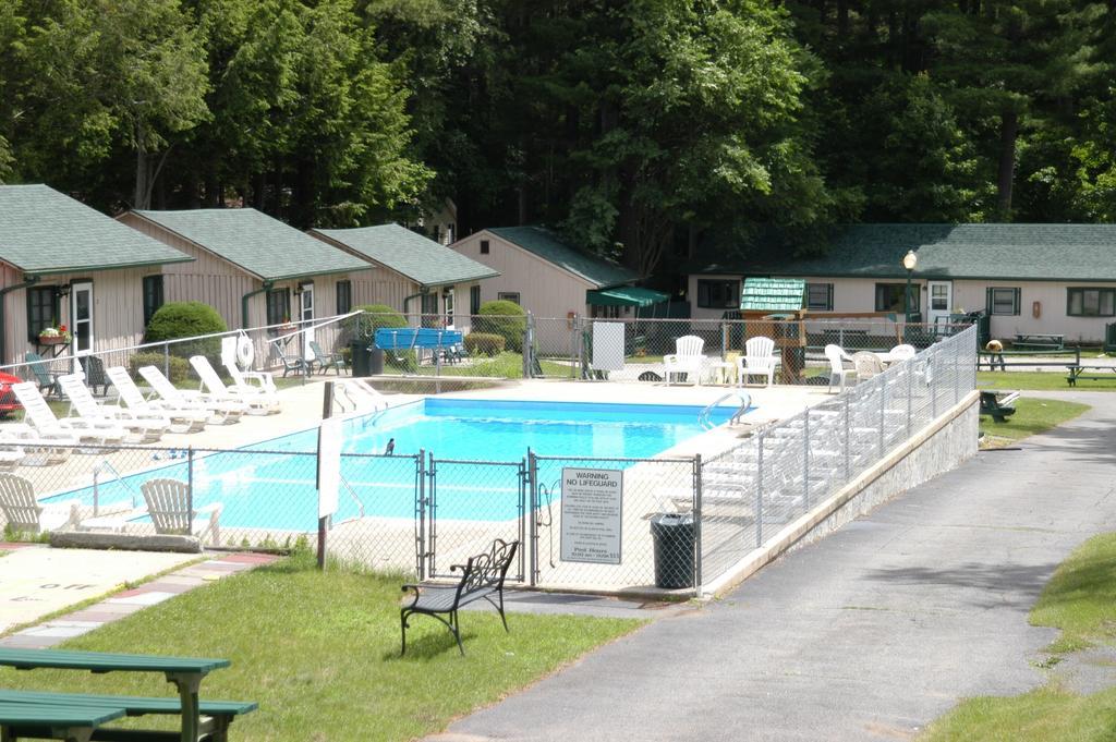 Lincoln Log Colony Hotel Lake George Room photo