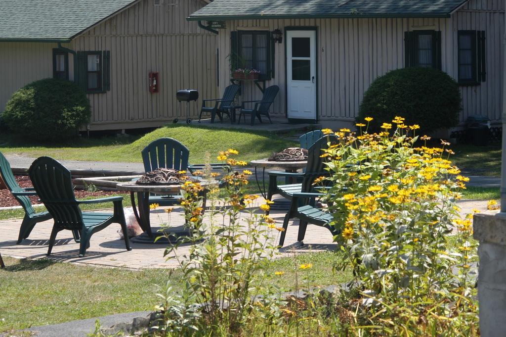 Lincoln Log Colony Hotel Lake George Exterior photo