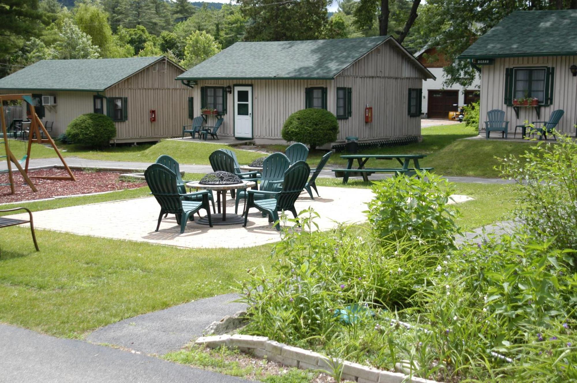 Lincoln Log Colony Hotel Lake George Room photo