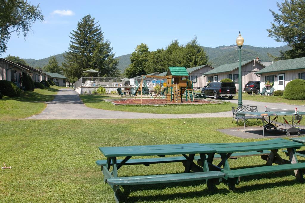 Lincoln Log Colony Hotel Lake George Exterior photo