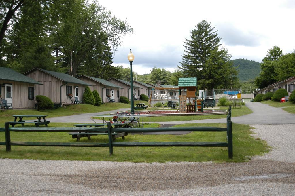 Lincoln Log Colony Hotel Lake George Exterior photo