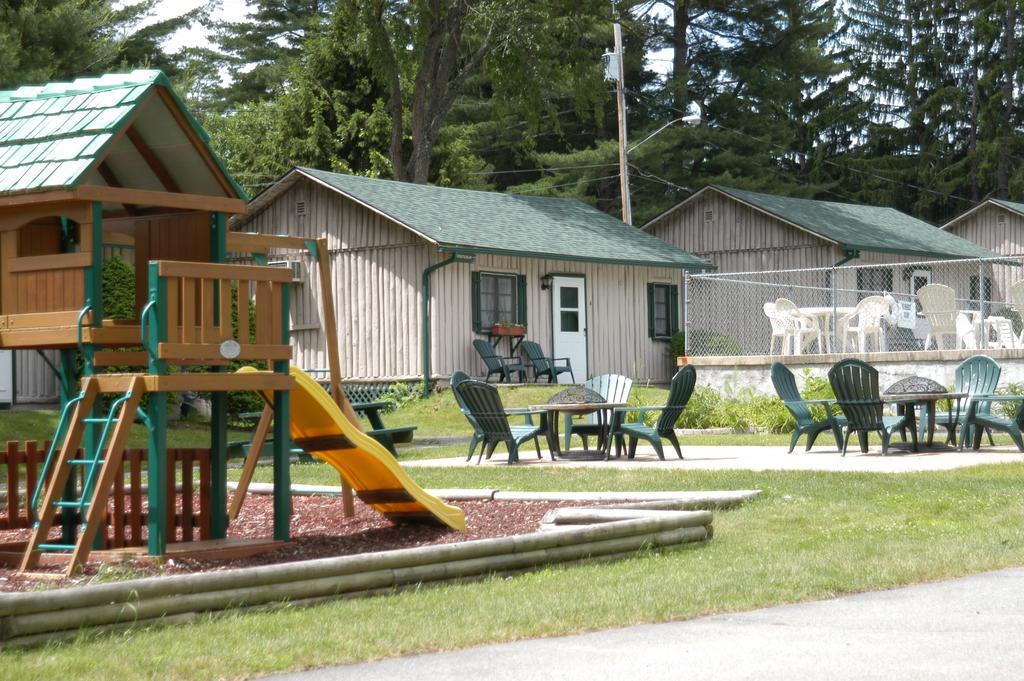 Lincoln Log Colony Hotel Lake George Exterior photo