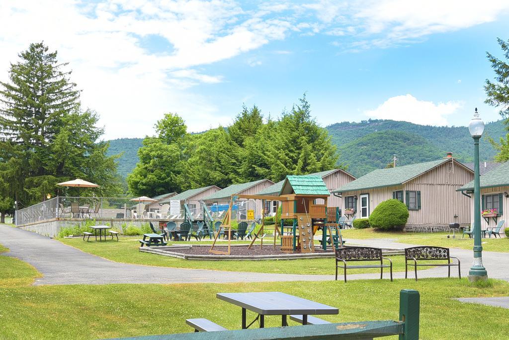 Lincoln Log Colony Hotel Lake George Exterior photo