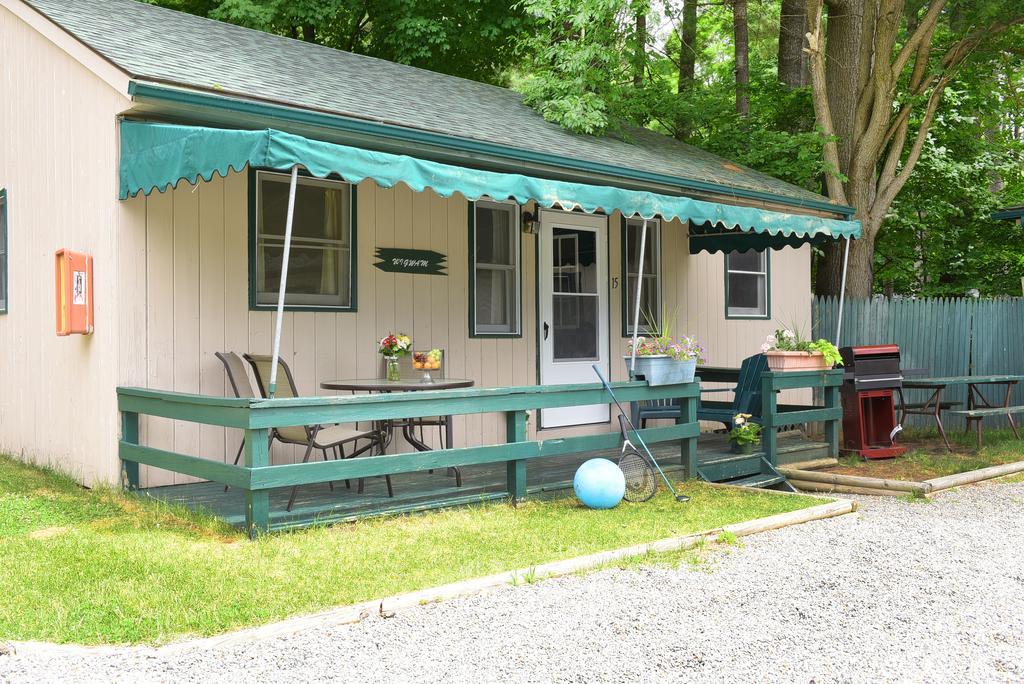 Lincoln Log Colony Hotel Lake George Exterior photo